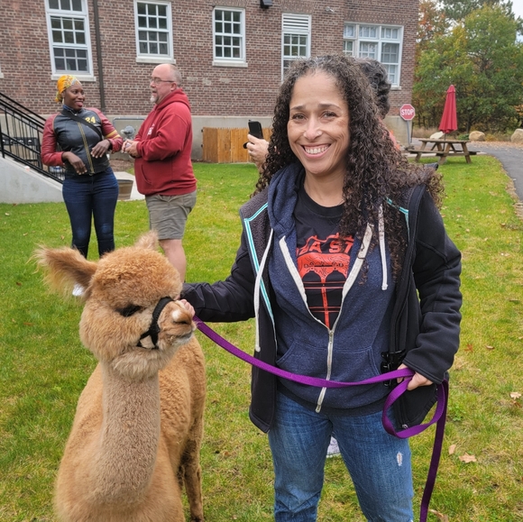 Meet your Posher, Leanna - Picture 2 of 3